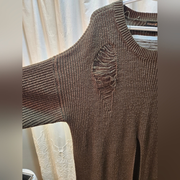 Ladies Long Split Sweater - Picture 5 of 9